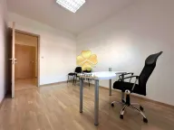 Izdavanje, poslovni prostor, 75m², City Kvart, Podgorica - image 10