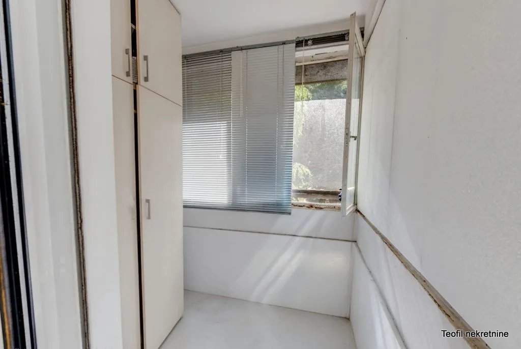Prodaja, trosoban stan, 76m², Zemun Save Kovačevića, Zemun Sve Podlokacije