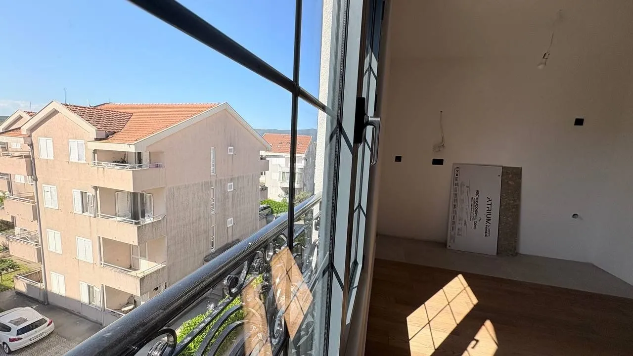 Prodaja, trosoban stan, 96m², Tivat, Crna Gora
