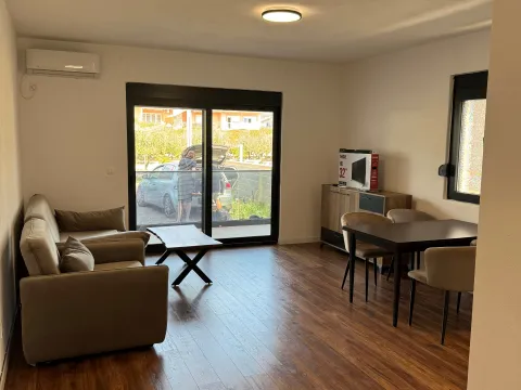 Izdavanje, trosoban stan, 75m², Polje, Bar - image 10