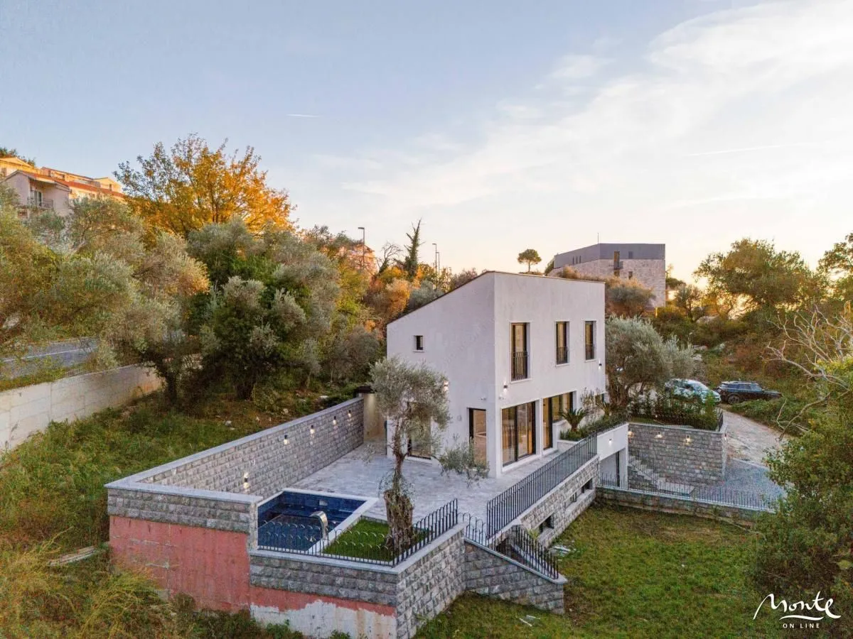 Sale, house, 240m², Kamenovo, Budva