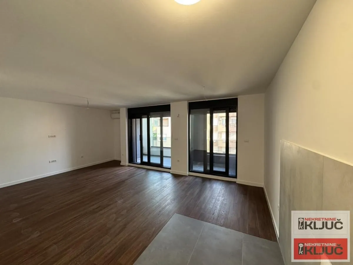 Prodaja, četvorosoban stan, 136m², Bulevar Evrope, Novi Sad Sve Podlokacije