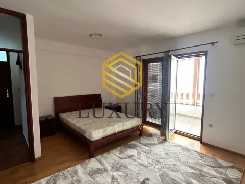 Izdavanje, trosoban stan, 120m², Pobrežje, Podgorica - image 16