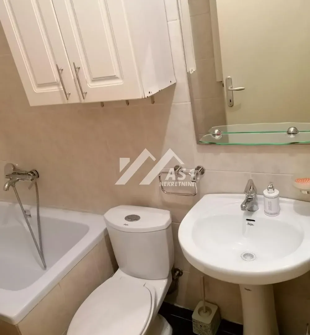 Izdavanje, jednosoban stan, 45m², Centar, Novi Sad