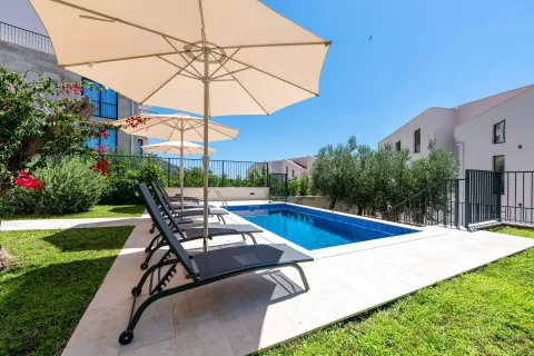 Rent, house, 200m², Reževići, Budva - image 17