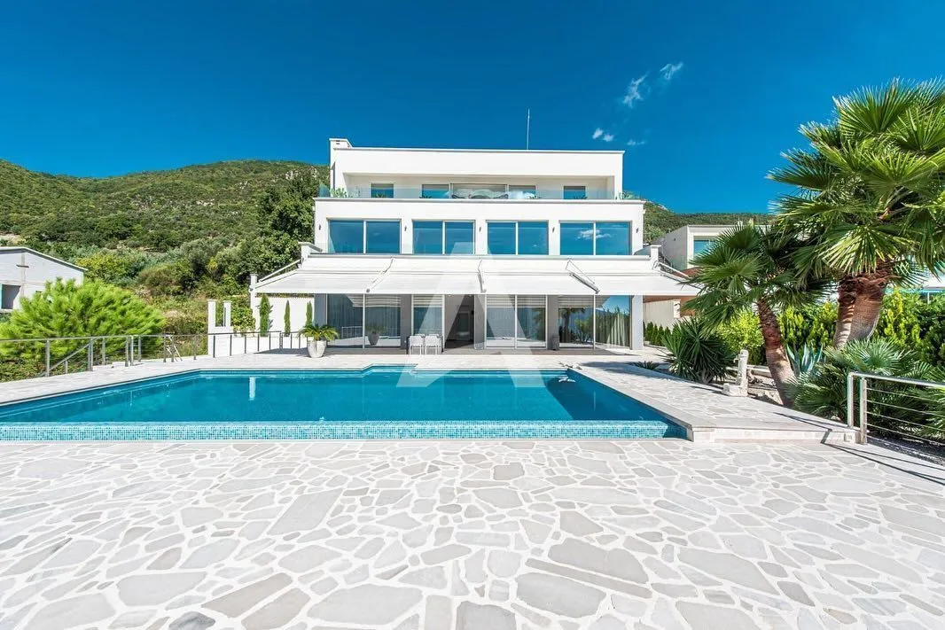 Sale, house, 760m², Đenovići, Herceg Novi