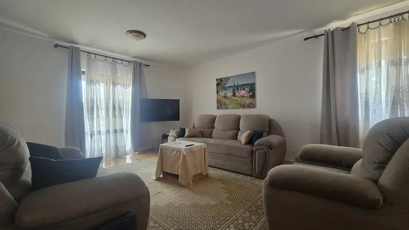 Sale, house, 319m², Zlatica, Podgorica