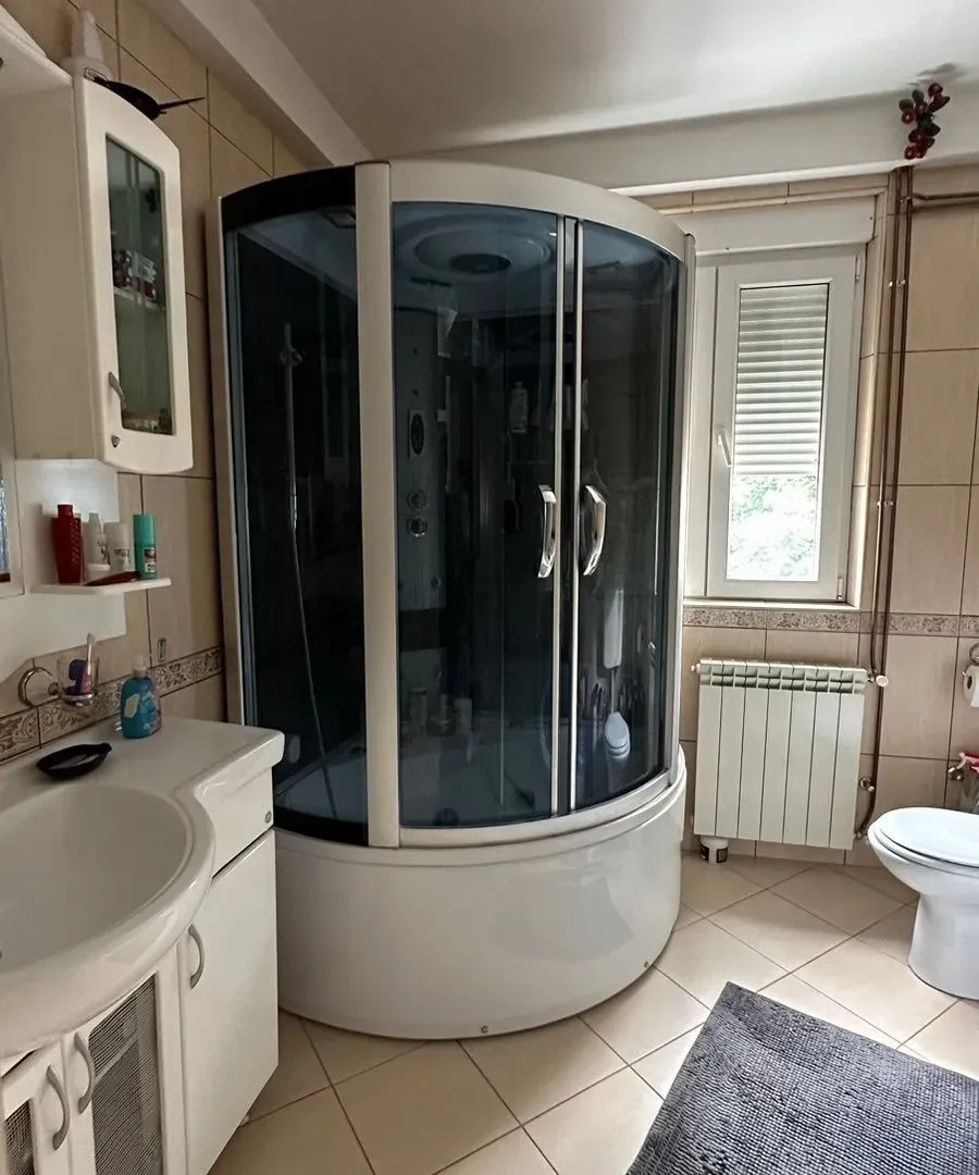 Izdavanje, kuća, 340m², Gorica C, Podgorica
