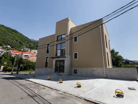 Prodaja, trosoban stan, 82m², Tivat, Crna Gora - image 8