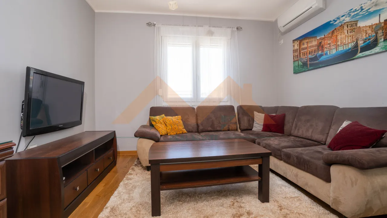 Izdavanje, jednosoban stan, 42m², City Kvart, Podgorica