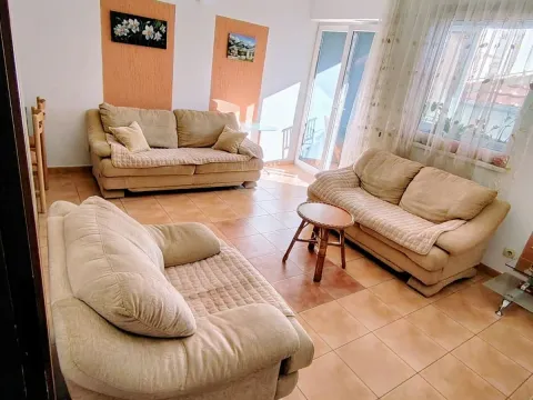 Izdavanje, dvosoban stan, 80m², Adok, Budva - image 8