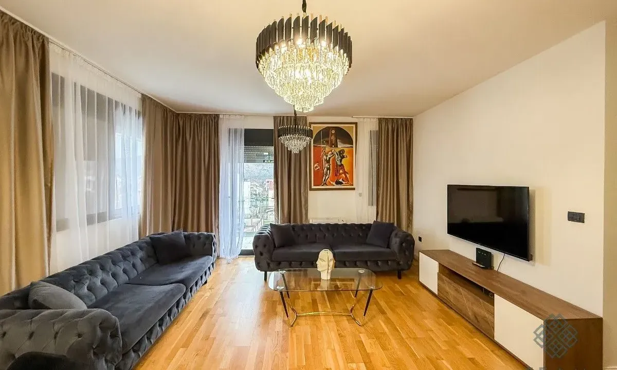 Izdavanje, trosoban stan, 130m², Dalmatinska ulica, Podgorica