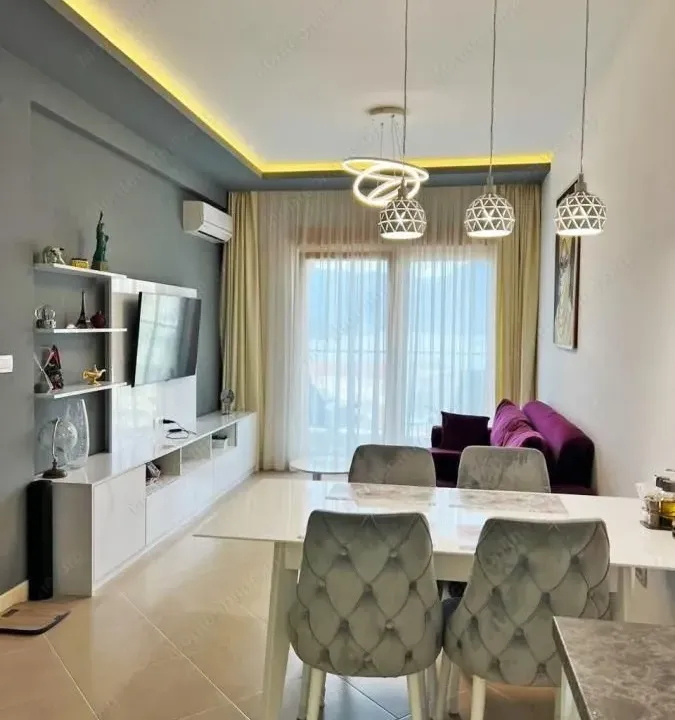 Prodaja, jednosoban stan, 54m², Dobrota, Kotor