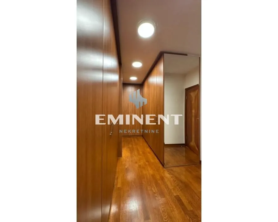 Izdavanje, trosoban stan, 140m², Stari Grad, Beograd