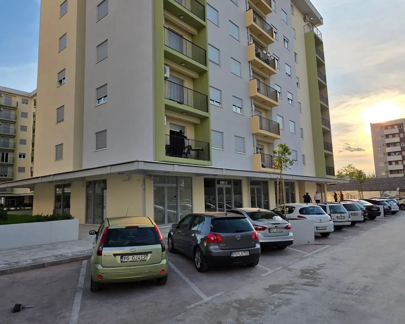 Rent, office space, 120m², Pobrežje, Podgorica