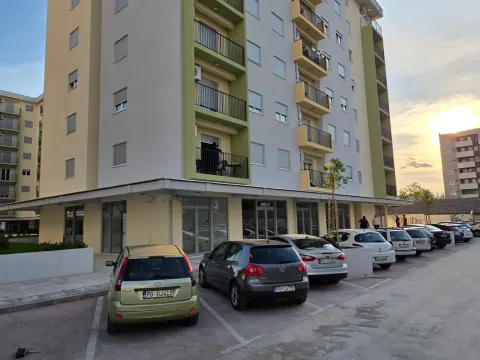 Izdavanje, poslovni prostor, 120m², Pobrežje, Podgorica - image 11