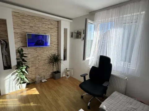 Prodaja, kuća, 200m², Mali Mokri Lug, Zvezdara Sve Podlokacije - image 2