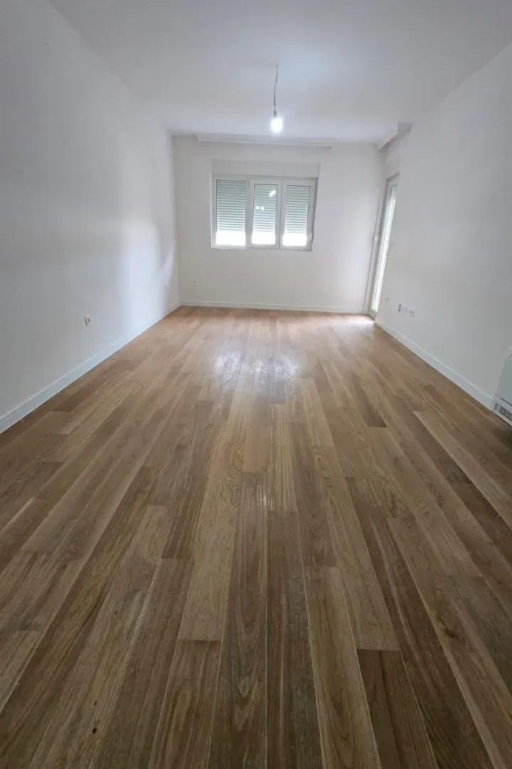 Izdavanje, dvosoban stan, 72m², Central Point, Podgorica