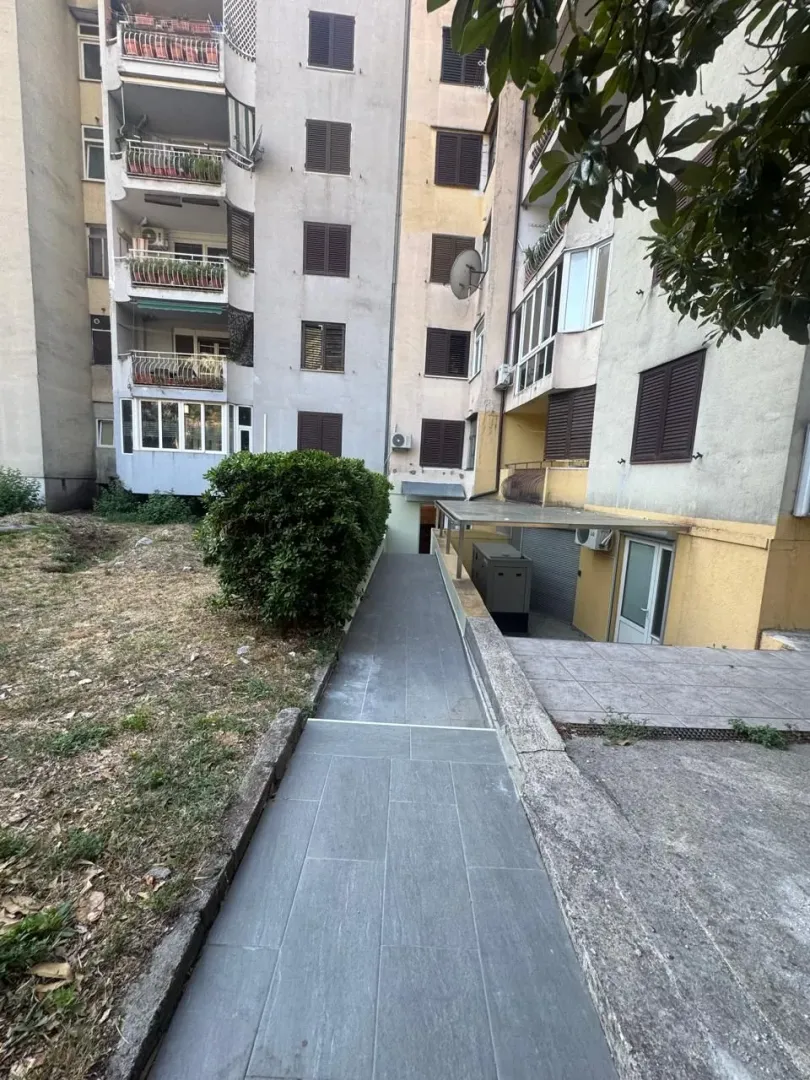 Rent, office space, 30m², Škaljari, Kotor