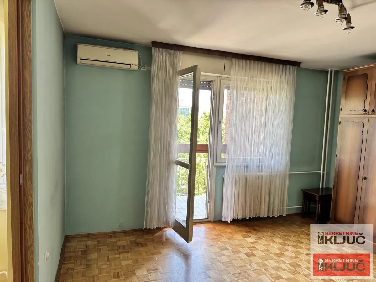 Prodaja, trosoban stan, 74m², Bulevar Oslobodjenja, Novi Sad Sve Podlokacije