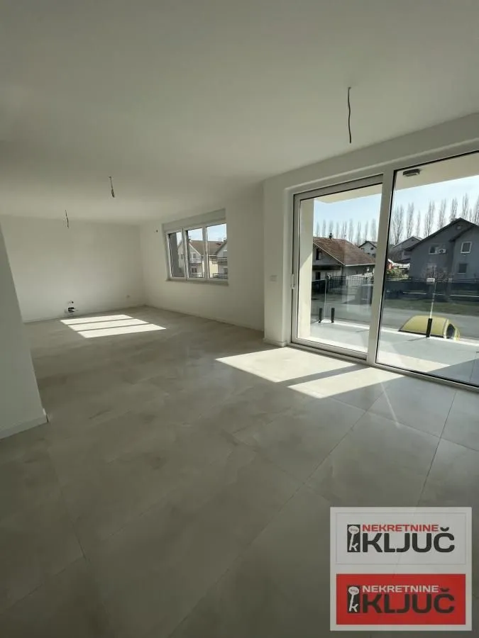 Prodaja, četvorosoban stan, 130m², Novo naselje, Novi Sad