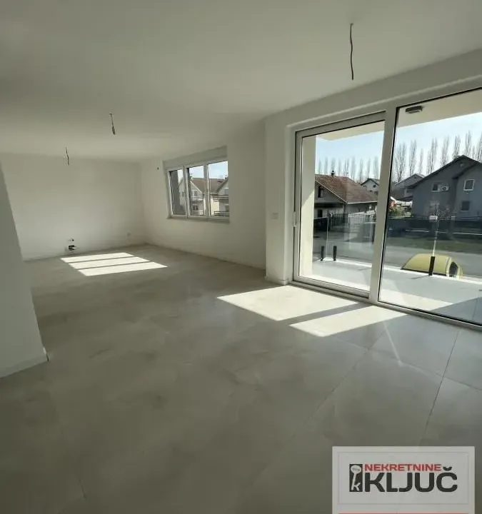 Prodaja, četvorosoban stan, 130m², Novo naselje, Novi Sad