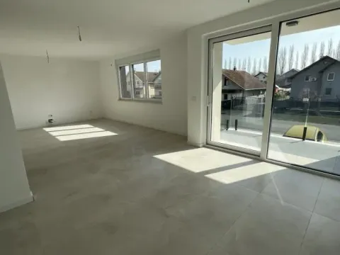 Sale, four bedroom apartment, 130m², Novo naselje, Novi Sad