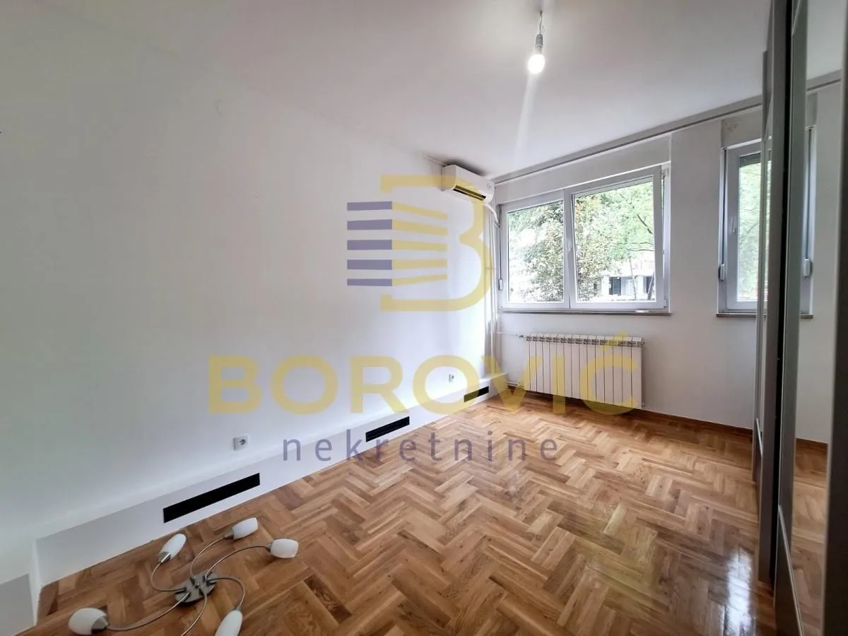 Izdavanje, četvorosoban stan, 65m², Novi Beograd Blok 21, Novi Beograd Sve Podlokacije