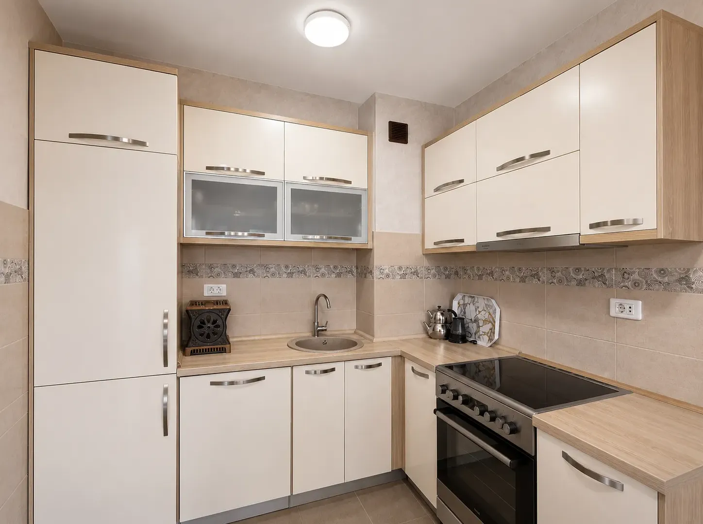 Izdavanje, dvosoban stan, 60m², Stari Aerodrom, Podgorica