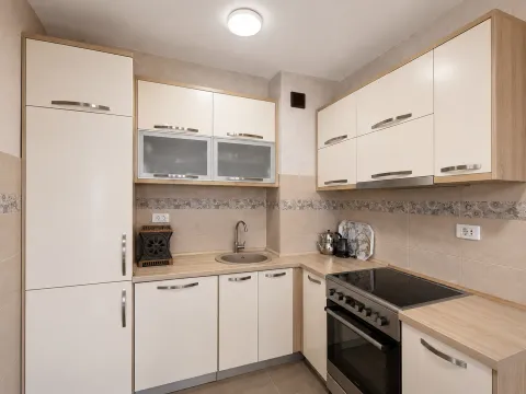 Izdavanje, dvosoban stan, 60m², Stari Aerodrom, Podgorica - image 3