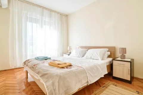 Izdavanje, dvosoban stan, 64m², Centar, Bar - image 11