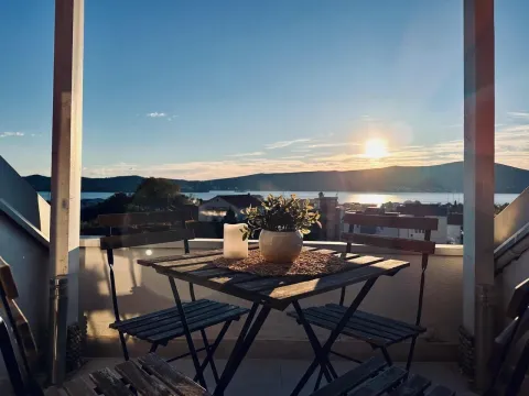 Rent, three bedroom apartment, 130m², Mažina, Tivat - image 2