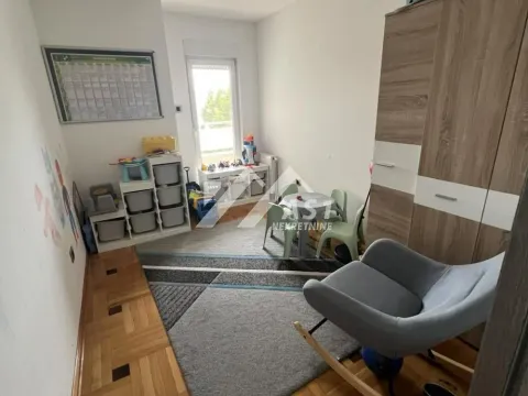 Izdavanje, četvorosoban stan, 115m², Bulevar Evrope, Novi Sad Sve Podlokacije - image 6