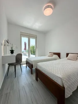 Rent, two bedroom apartment, 75m², Bečići, Budva - image 7