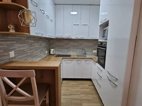 Izdavanje, trosoban stan, 78m², Dubovica, Budva - image 11