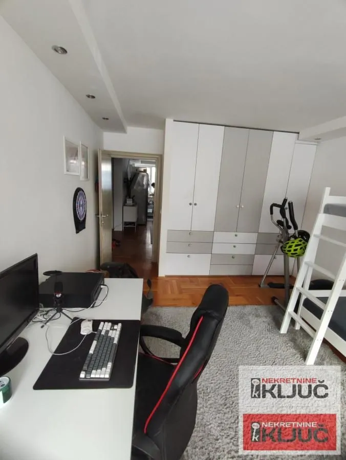 Prodaja, četvorosoban stan, 75m², Grbavica, Novi Sad Sve Podlokacije