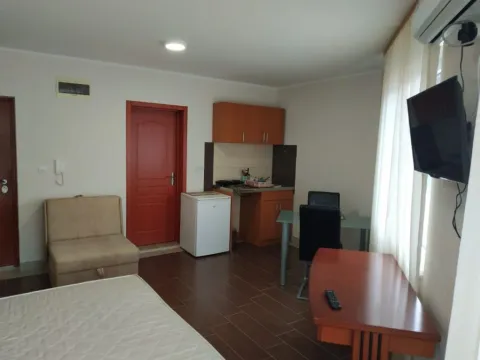 Izdavanje, garsonjera, 29m2, Boreti, Budva