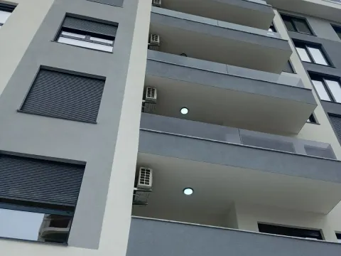 Prodaja, dvosoban stan, 73m², Centar, Bar - image 3
