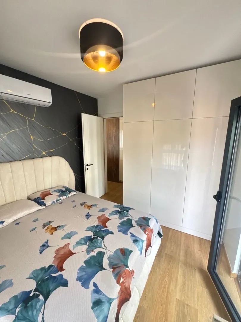Izdavanje, dvosoban stan, 60m², Centar, Bar