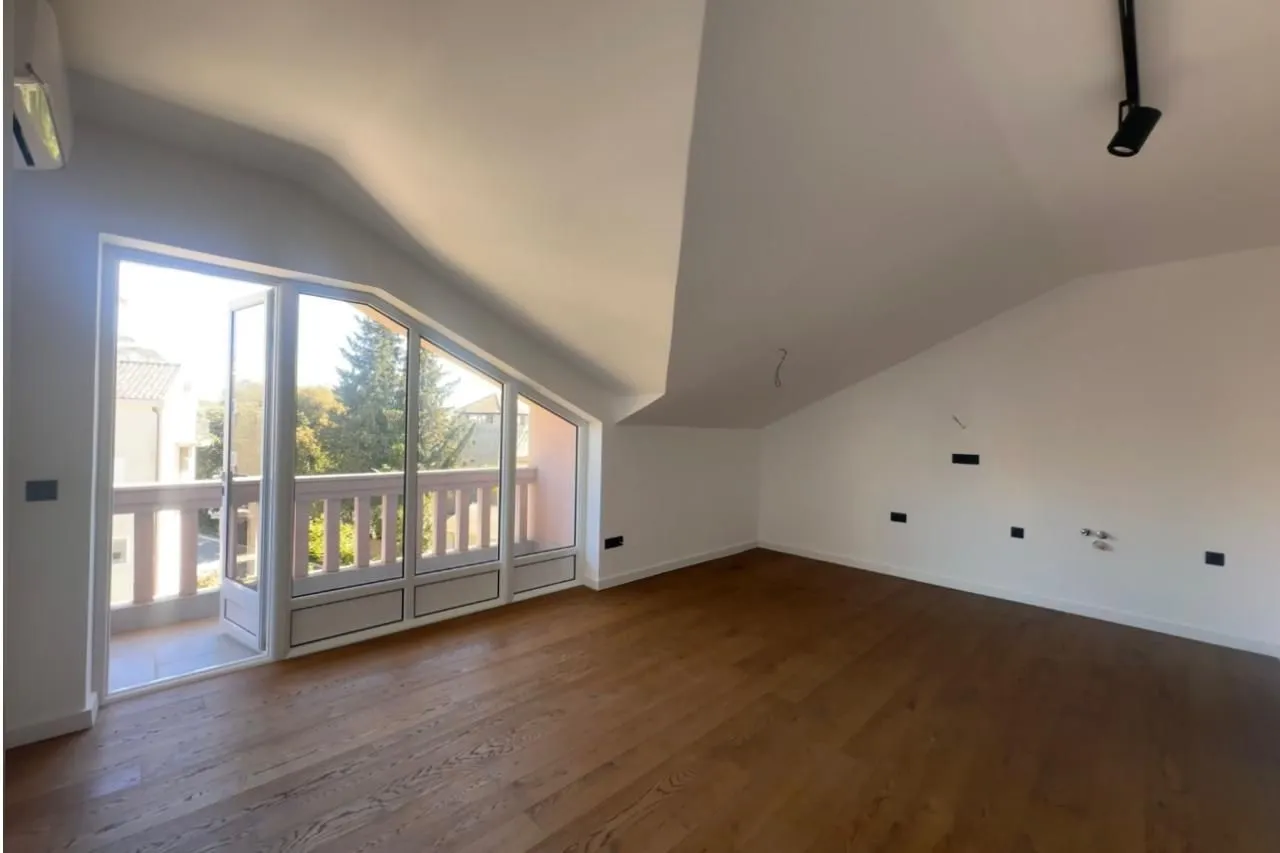 Prodaja, dvosoban stan, 65m², Centar, Tivat