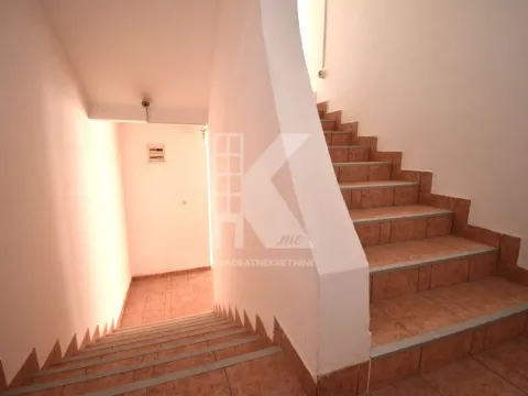 Izdavanje, poslovni prostor, 300m², Zagorič, Podgorica - image 8