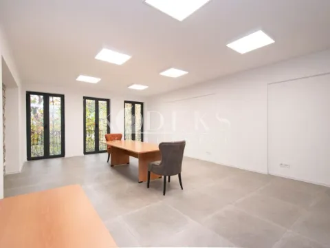 Izdavanje, poslovni prostor, 120m², Centar, Podgorica - image 2