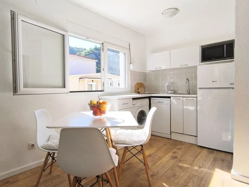 Rent, one bedroom apartment, 43m², Lazi, Budva