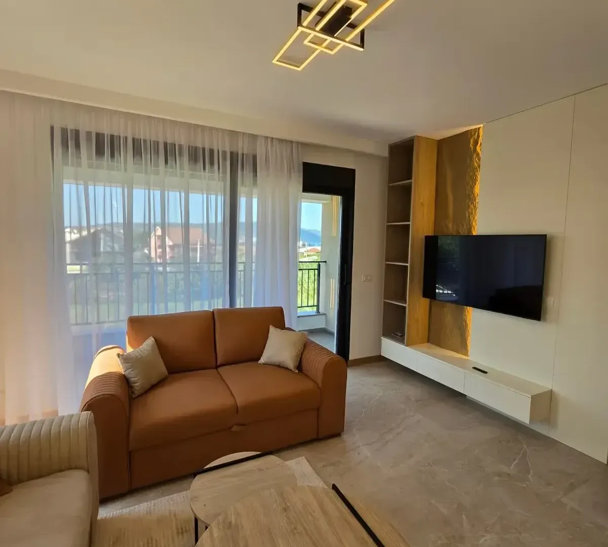 Izdavanje, stan, 50m², Tivat, Crna Gora