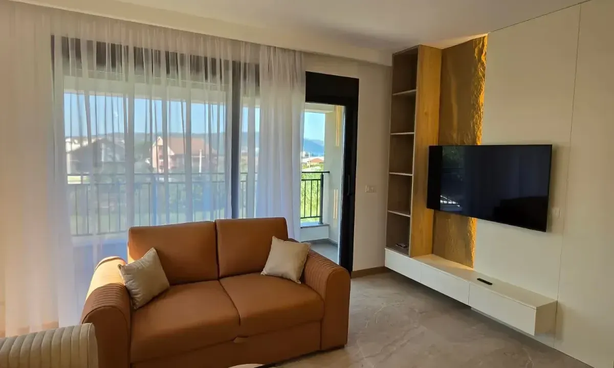Izdavanje, stan, 50m², Tivat, Crna Gora