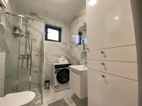 Izdavanje, jednosoban stan, 44m², Tivat, Crna Gora - image 6