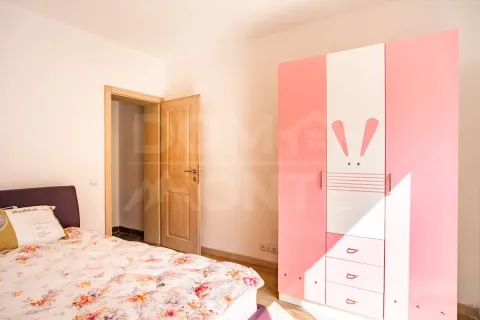 Izdavanje, trosoban stan, 84m², Stari Grad Kotor, Kotor - image 9