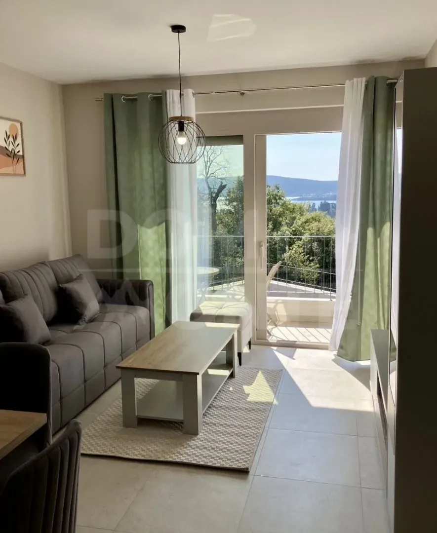 Izdavanje, jednosoban stan, 38m², Tivat, Crna Gora