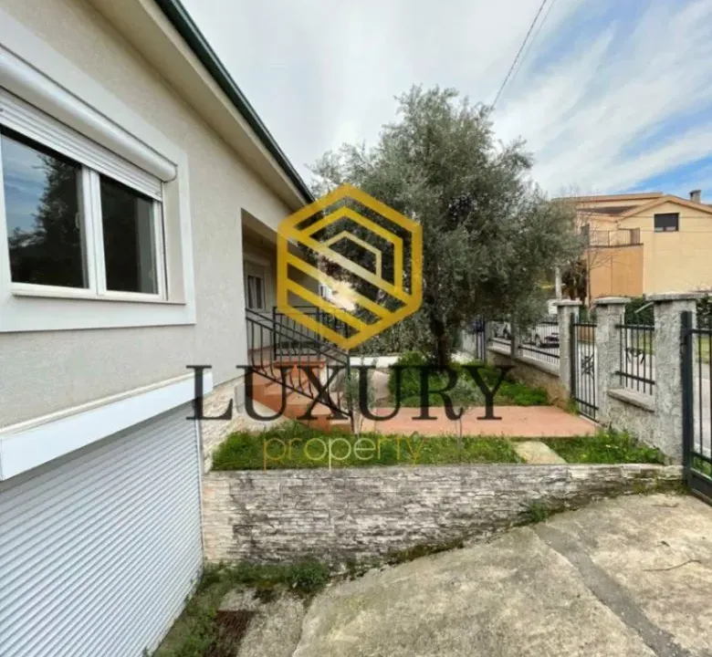 Sale, house, 230m², Blok 5, Podgorica