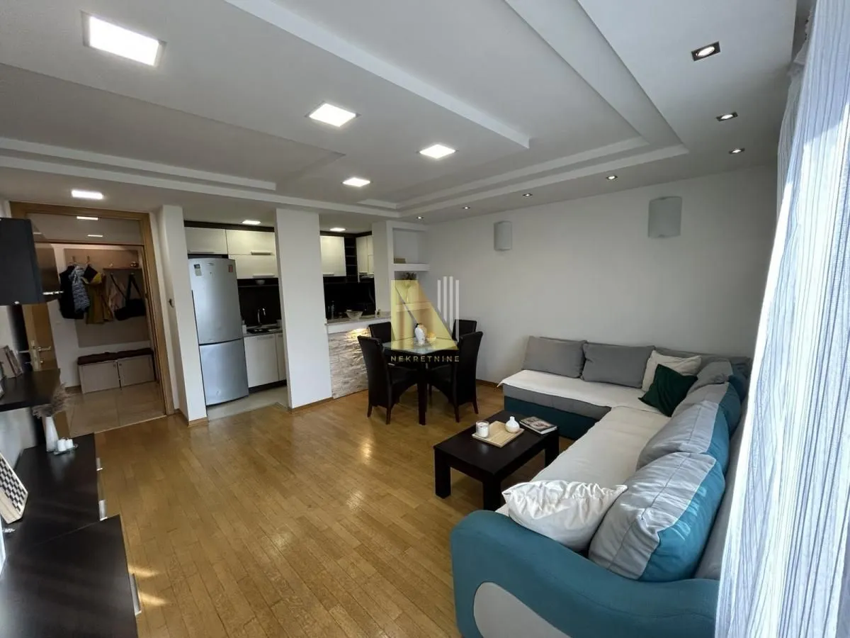 Izdavanje, dvosoban stan, 63m², Grbavica, Novi Sad Sve Podlokacije